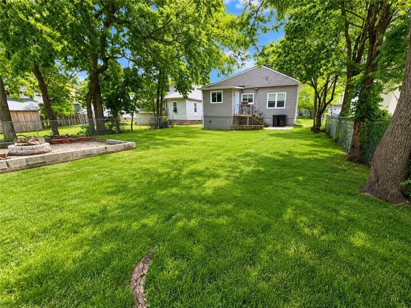 109 Broad St, Warrensburg, MO 64093