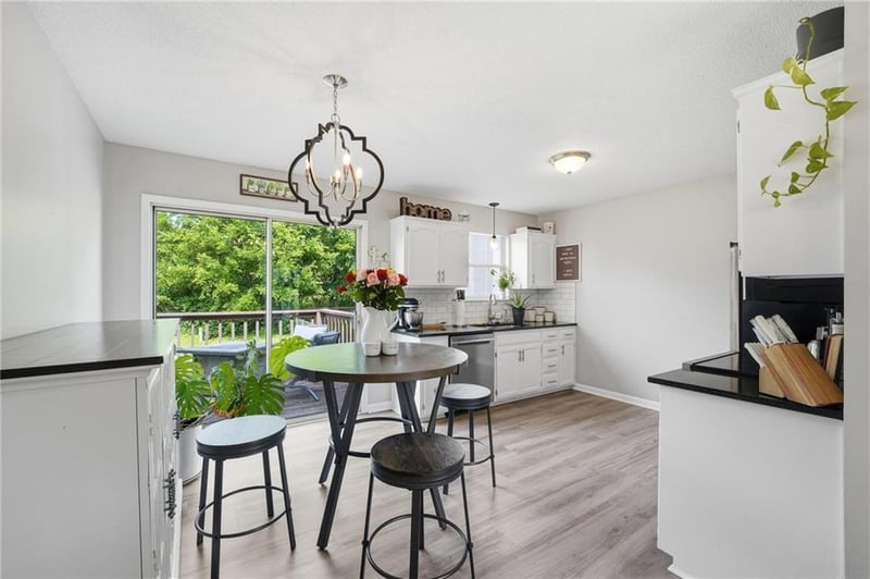 814 132nd St, Bonner Springs, KS 66012