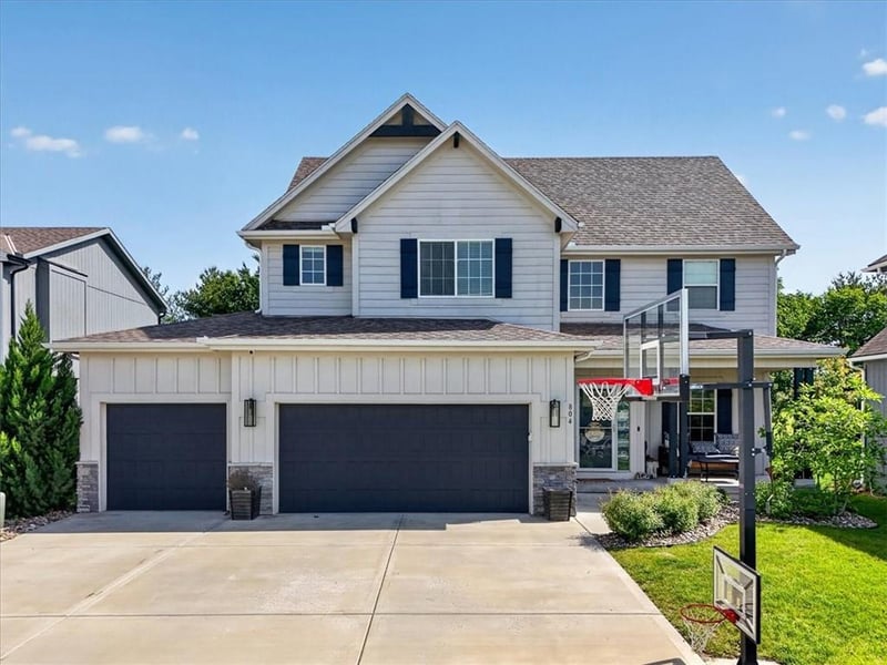 804 Holly Ct, Blue Springs, MO 64014