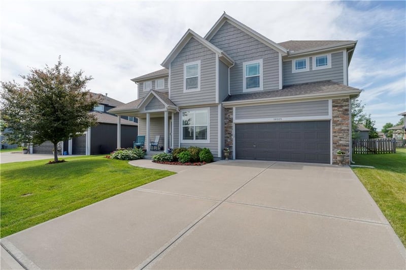 19005 166th St, Olathe, KS 66062