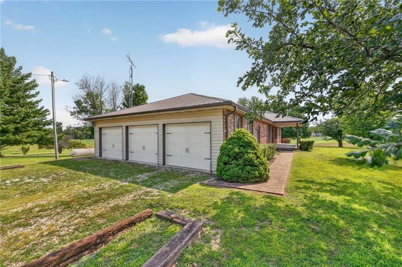 40822 116th St, Richmond, MO 64085