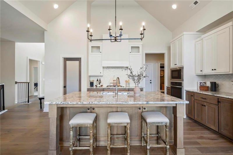 1917 Fern Cir, Lee's Summit, MO 64082