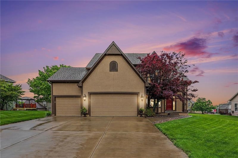 2724 Monarch Dr, Lee's Summit, MO 64082