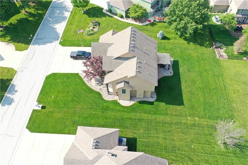 2724 Monarch Dr, Lee's Summit, MO 64082