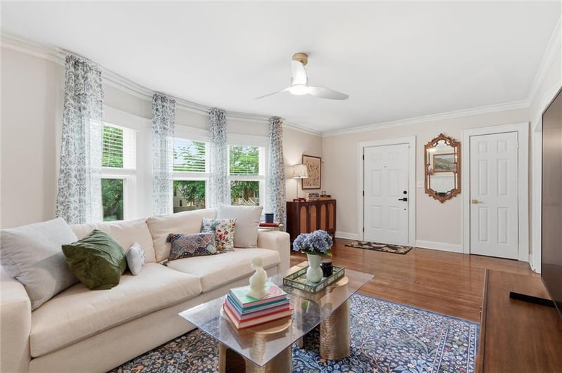 735 63rd Ter, Kansas City, MO 64110