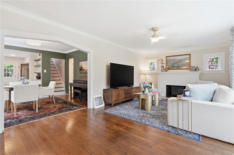 735 E 63rd Ter, Kansas City, MO 64110