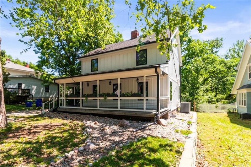 303 2nd St, Lee's Summit, MO 64063