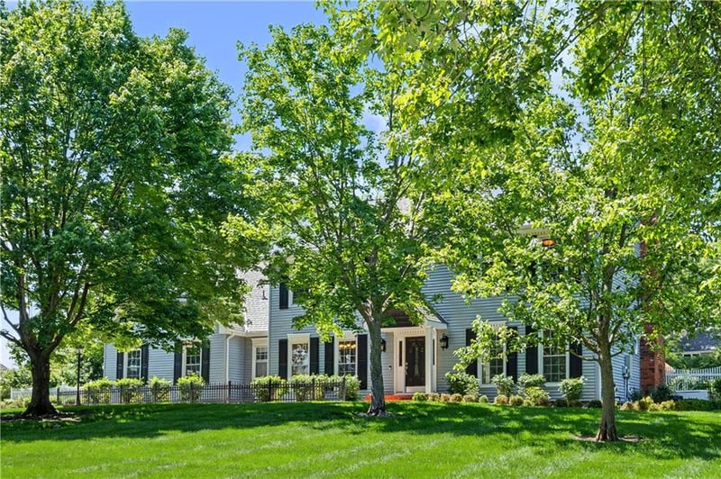 3104 S Victoria Ln, Blue Springs, MO 64015