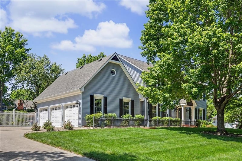 3104 S Victoria Ln, Blue Springs, MO 64015