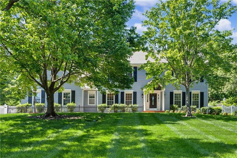 3104 S Victoria Ln, Blue Springs, MO 64015
