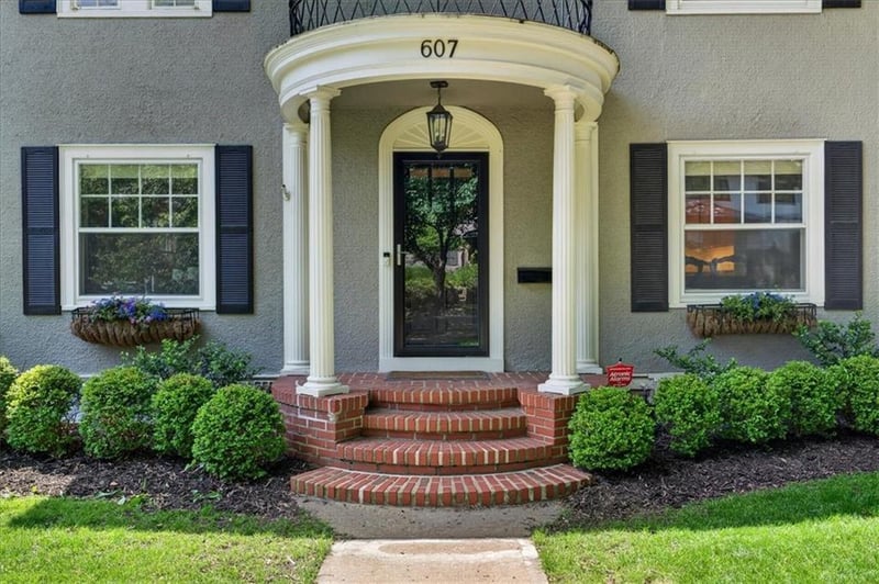 607 W 61st St, Kansas City, MO 64113