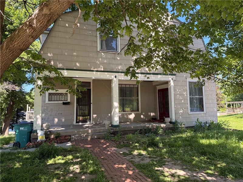 1208 10th St, St Joseph, MO 64501