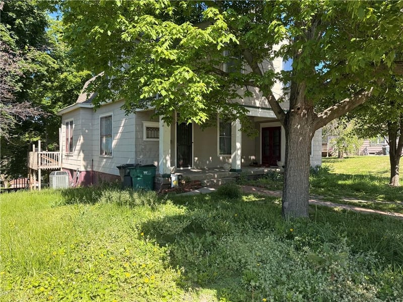 1208 10th St, St Joseph, MO 64501