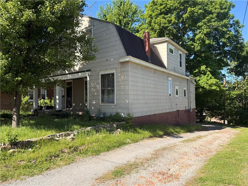 1208 10th St, St Joseph, MO 64501
