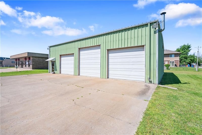 902 Siggins St, Coffeyville, KS 67337