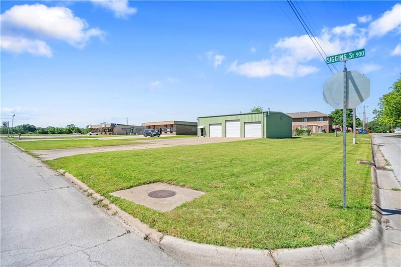902 Siggins St, Coffeyville, KS 67337