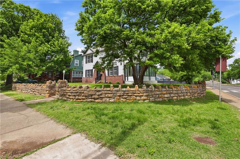800 Valentine Rd, Kansas City, MO 64111