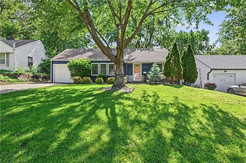 7525 Eaton St, Prairie Village, KS 66208