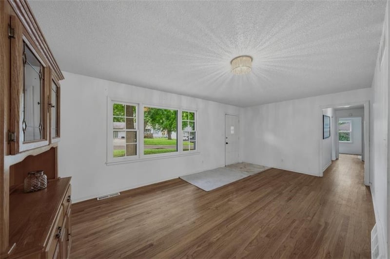 6008 Farley Ave, Raytown, MO 64133