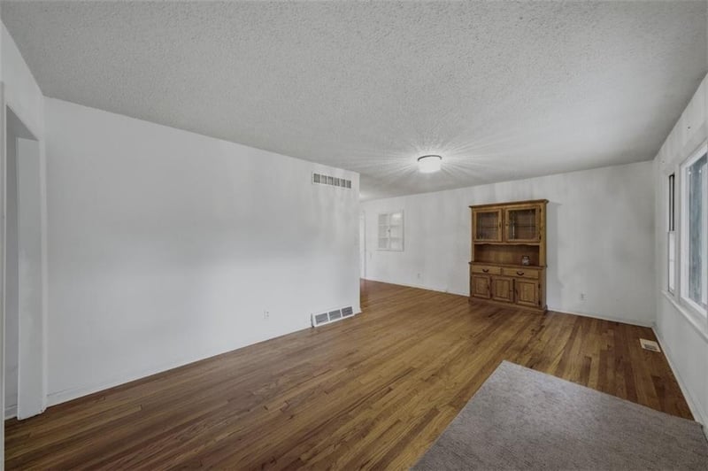 6008 Farley Ave, Raytown, MO 64133