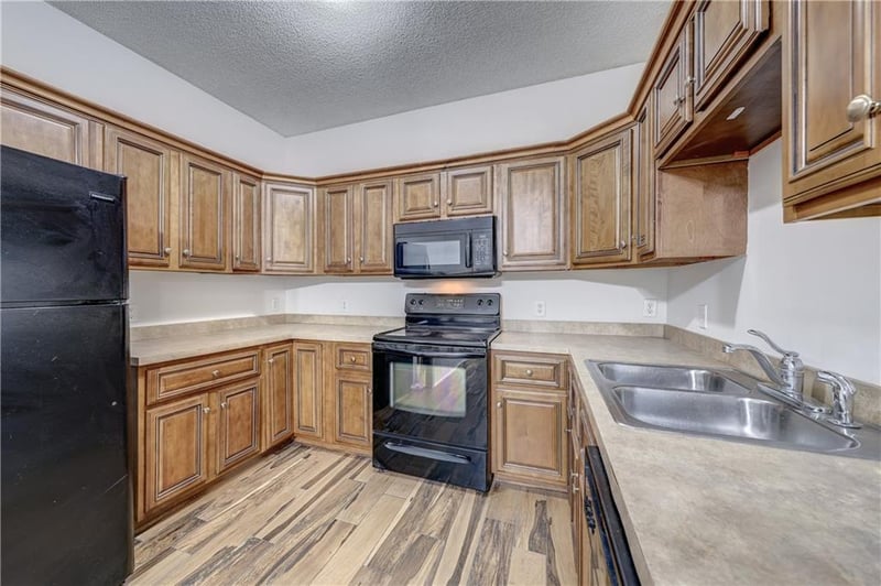 3301 103rd Ter, Kansas City, KS 66109
