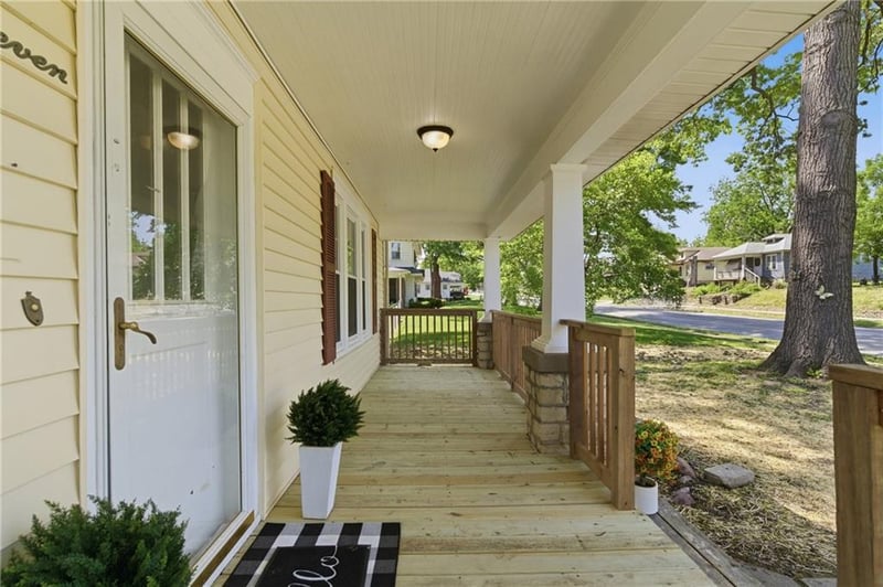 1307 Spruce St, Leavenworth, KS 66048