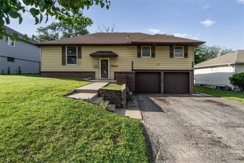 1912 Shearer Rd, Kansas City, KS 66106