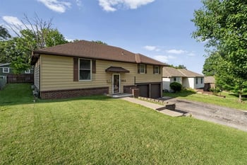 1912 Shearer Rd, Kansas City, KS 66106