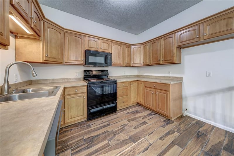 3303 103rd Ter, Kansas City, KS 66109