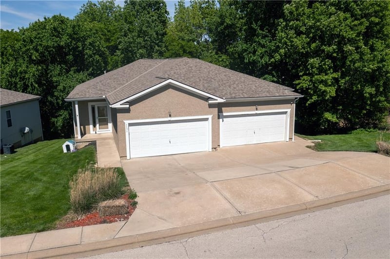 3303 103rd Ter, Kansas City, KS 66109