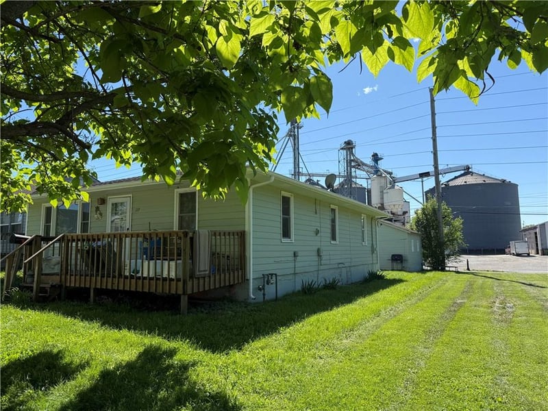 117 N Boardman St, Pleasant Hill, MO 64080