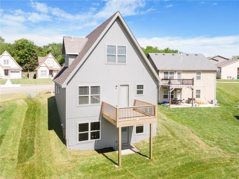 13741 Leigh Dr, Bonner Springs, KS 66012