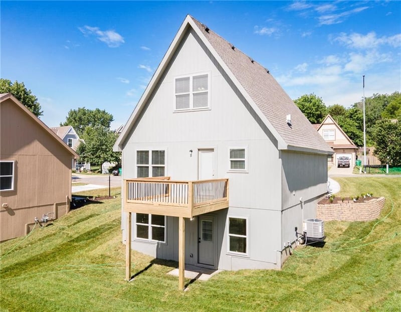 13741 Leigh Dr, Bonner Springs, KS 66012