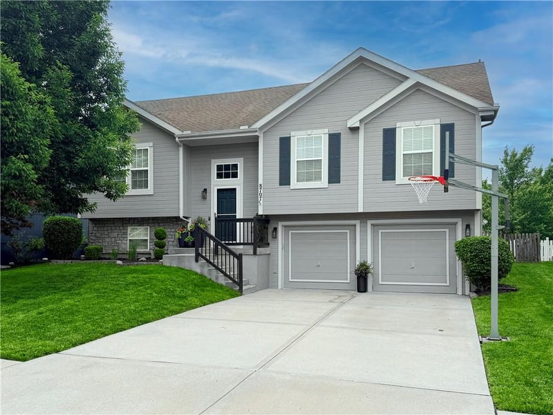 8707 101st Ter, Kansas City, MO 64157