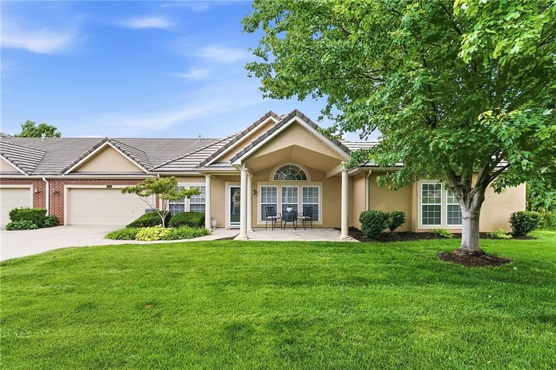 5426 145th St, Leawood, KS 66224