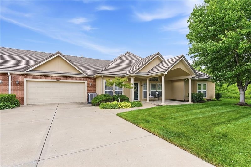 5426 145th St, Leawood, KS 66224