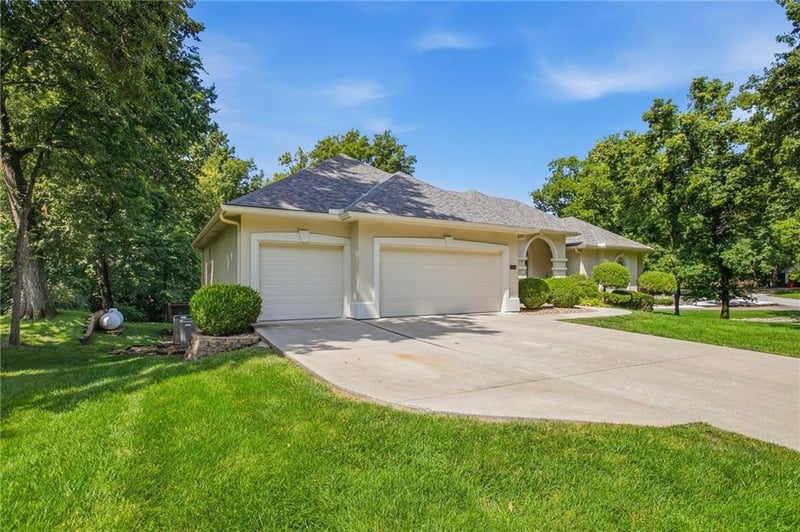 3431 Pink Hill Cir, Blue Springs, MO 64015