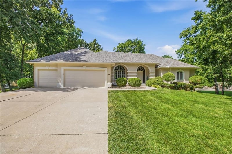3431 Pink Hill Cir, Blue Springs, MO 64015