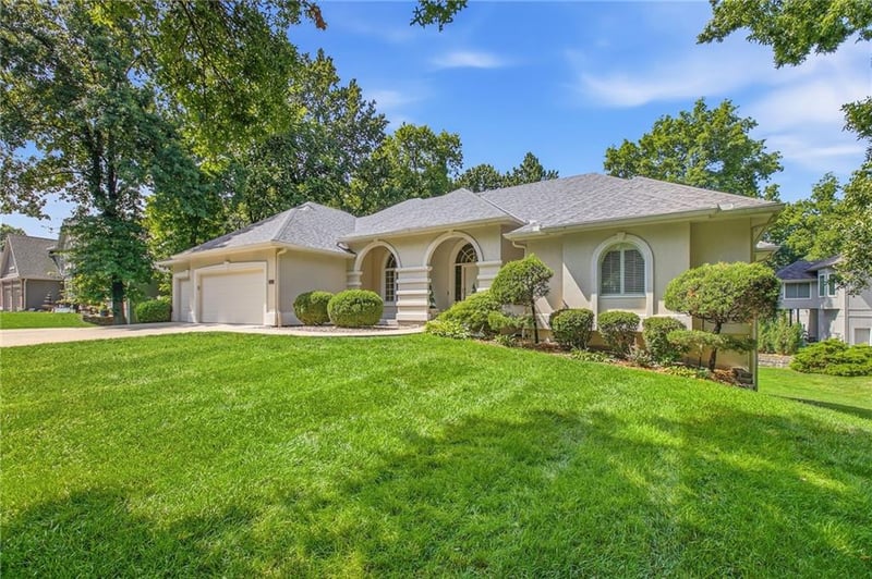 3431 Pink Hill Cir, Blue Springs, MO 64015