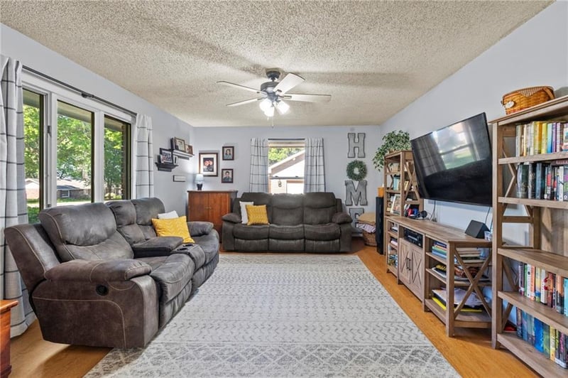 801 Shona Dr, Gallatin, MO 64640