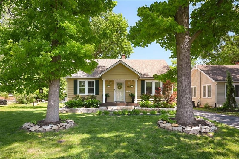 7709 Santa Fe Dr, Overland Park, KS 66204