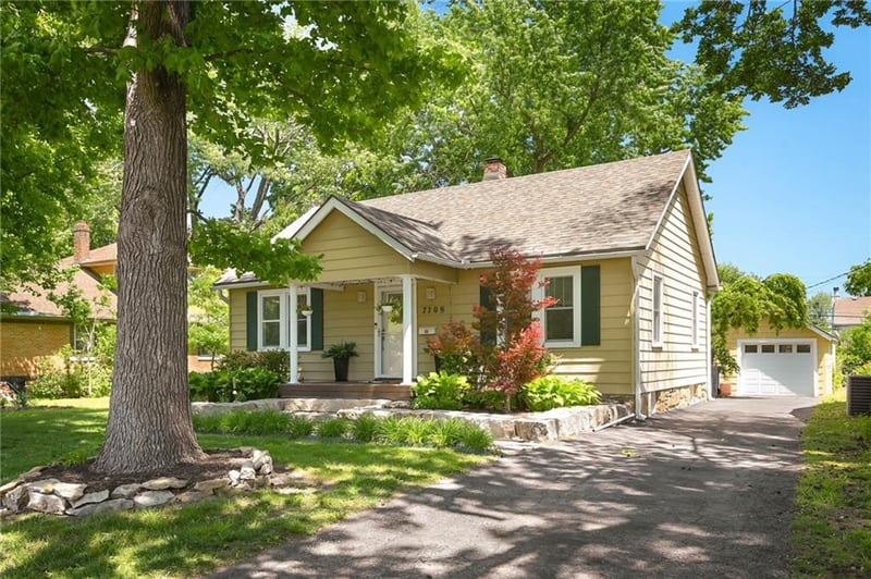 7709 Santa Fe Dr, Overland Park, KS 66204