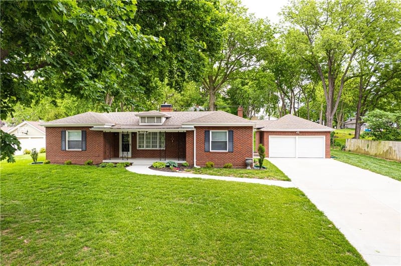 1703 40th St, St Joseph, MO 64507