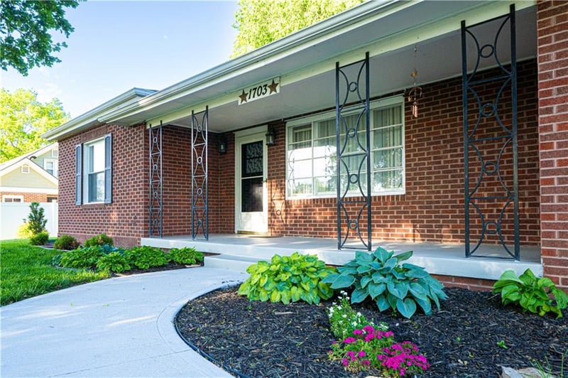 1703 40th St, St Joseph, MO 64507