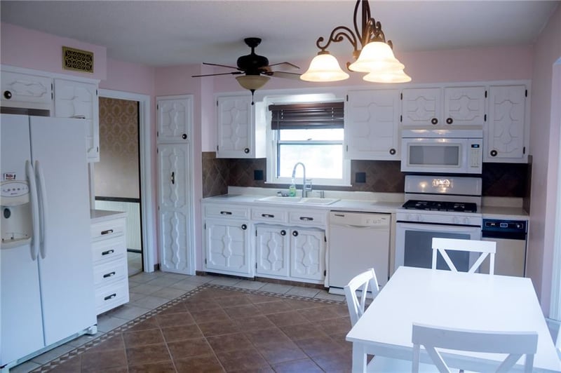 16701 George Franklyn Dr, Independence, MO 64055