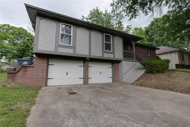 1304 23rd St, Blue Springs, MO 64015