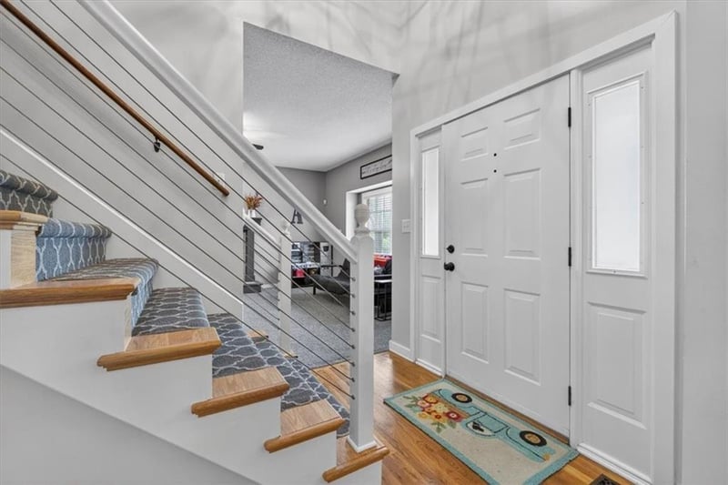 908 Michael Dr, Lee's Summit, MO 64086