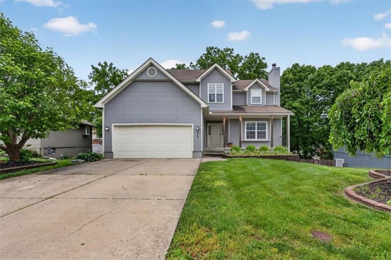 908 Michael Dr, Lee's Summit, MO 64086