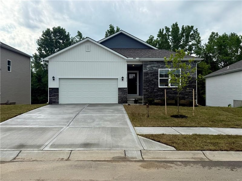 705 Solstice Cir, Belton, MO 64012