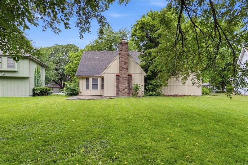 11683 Grant Dr, Overland Park, KS 66210